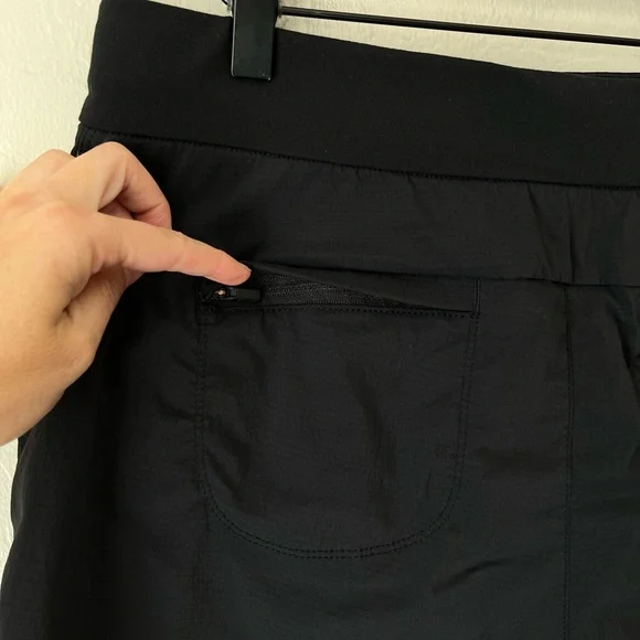 Athleta Trekkie shorts black 6 - Picture 8 of 8